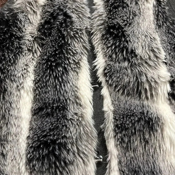 St John Women’s fur zip front vest size P - Picture 14 of 16